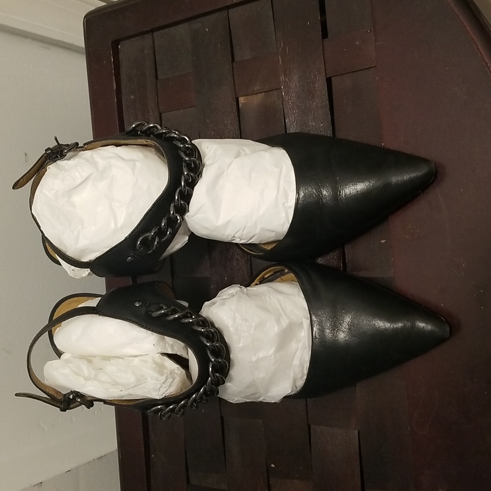 Coach pumps